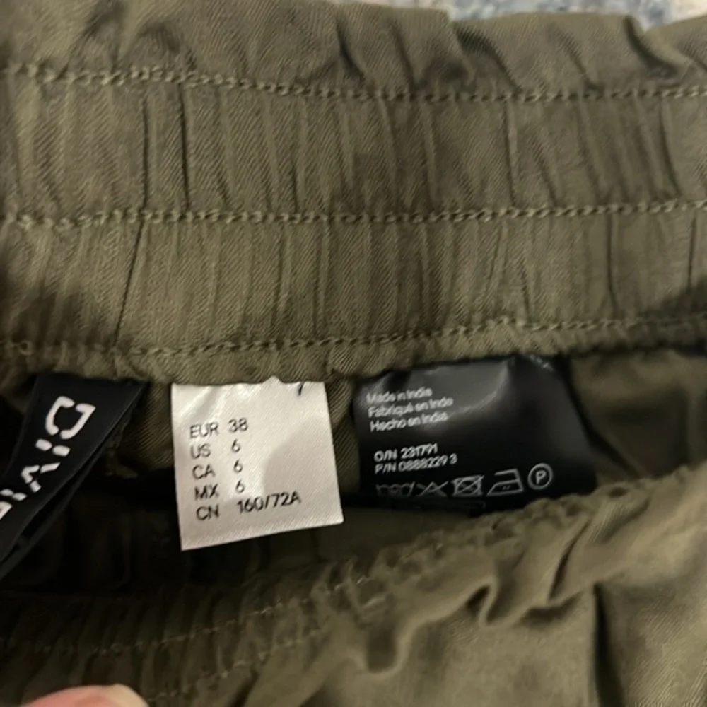 NWT H&M green joggers retail $80